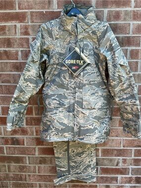 US Army Issued GORE-TEX Military Camo   2 Piece Suit Medium Unisex NWT